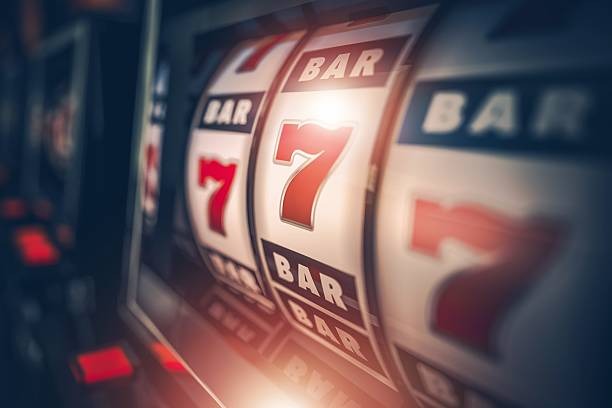 Diamond Empire slot game interface and reel layout on oreo4d