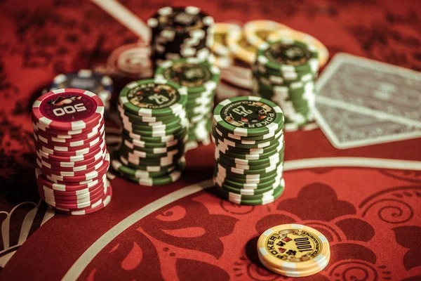 Diamond Empire game selection and stake configuration